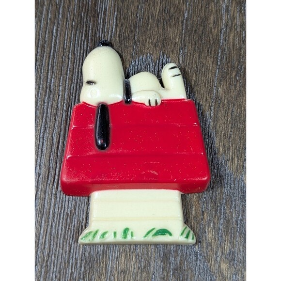 Vintage 1958 SNOOPY Refrigerator Magnet Charles Schultz Resin 2.5in x 1.5in - Picture 1 of 6